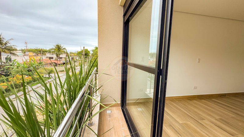 Casa em Condomínio na Praia de Juquehy - À VENDA  São Sebastião - 