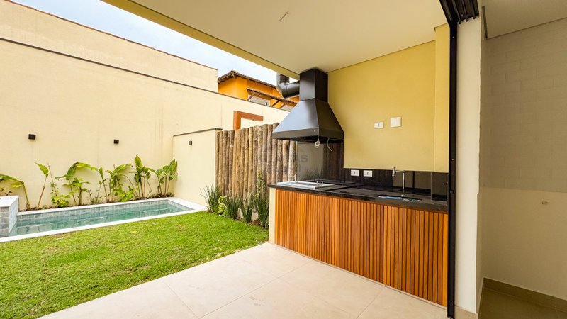 Casa em Condomínio na Praia de Juquehy - À VENDA  São Sebastião - 