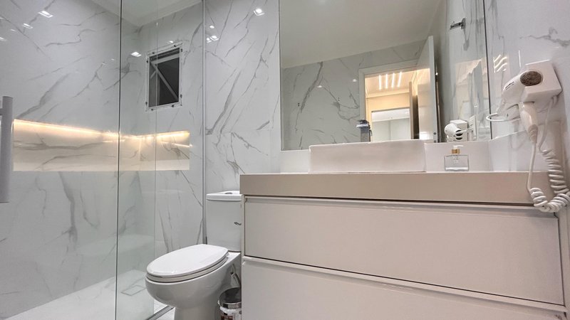 APARTAMENTO À VENDA - MOBILIADO – ALTO PADRÃO - 151M2 - 3 SUÍTE Rua Ipanema Praia Grande - 