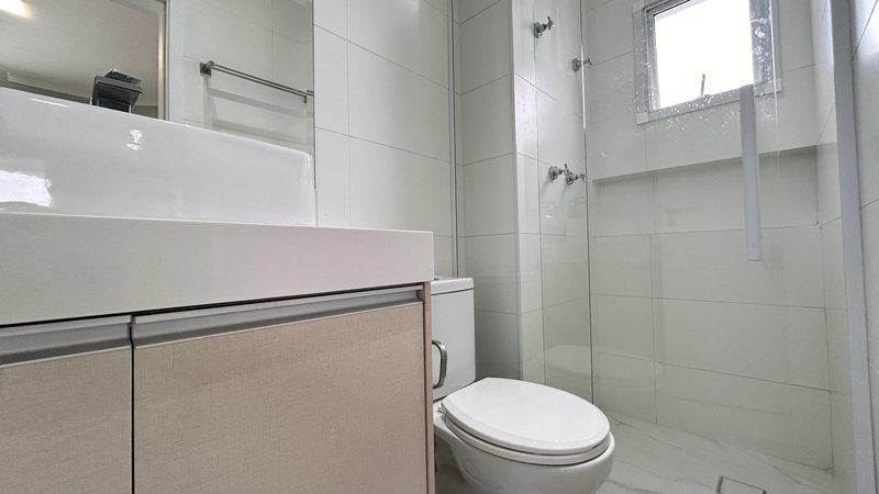 APARTAMENTO À VENDA - MOBILIADO – ALTO PADRÃO - 151M2 - 3 SUÍTE Rua Ipanema Praia Grande - 