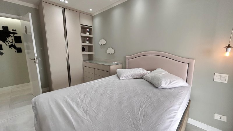 APARTAMENTO À VENDA - MOBILIADO – ALTO PADRÃO - 151M2 - 3 SUÍTE Rua Ipanema Praia Grande - 