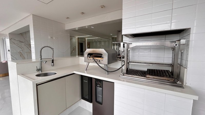 APARTAMENTO À VENDA - MOBILIADO – ALTO PADRÃO - 151M2 - 3 SUÍTE Rua Ipanema Praia Grande - 