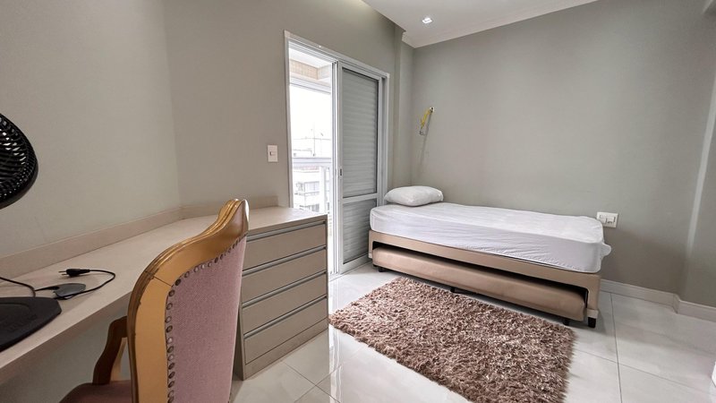 APARTAMENTO À VENDA - MOBILIADO – ALTO PADRÃO - 151M2 - 3 SUÍTE Rua Ipanema Praia Grande - 