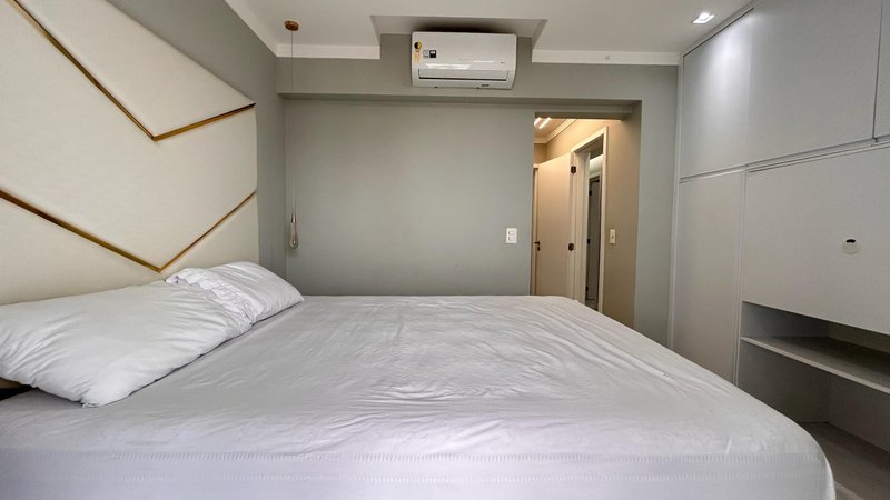 APARTAMENTO À VENDA - MOBILIADO – ALTO PADRÃO - 151M2 - 3 SUÍTE Rua Ipanema Praia Grande - 