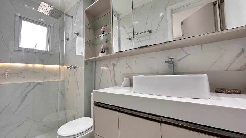 APARTAMENTO À VENDA - MOBILIADO – ALTO PADRÃO - 151M2 - 3 SUÍTE Rua Ipanema Praia Grande - 