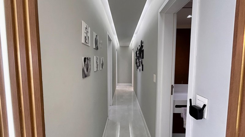 APARTAMENTO À VENDA - MOBILIADO – ALTO PADRÃO - 151M2 - 3 SUÍTE Rua Ipanema Praia Grande - 