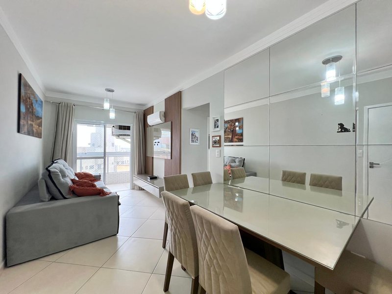 APARTAMENTO À VENDA - MOBILIADO – 60M2 – 2 QUARTOS Rua Meinacos Praia Grande - 