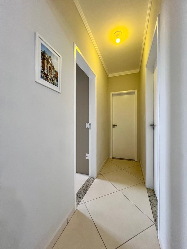 APARTAMENTO À VENDA - MOBILIADO – 60M2 – 2 QUARTOS Rua Meinacos Praia Grande - 