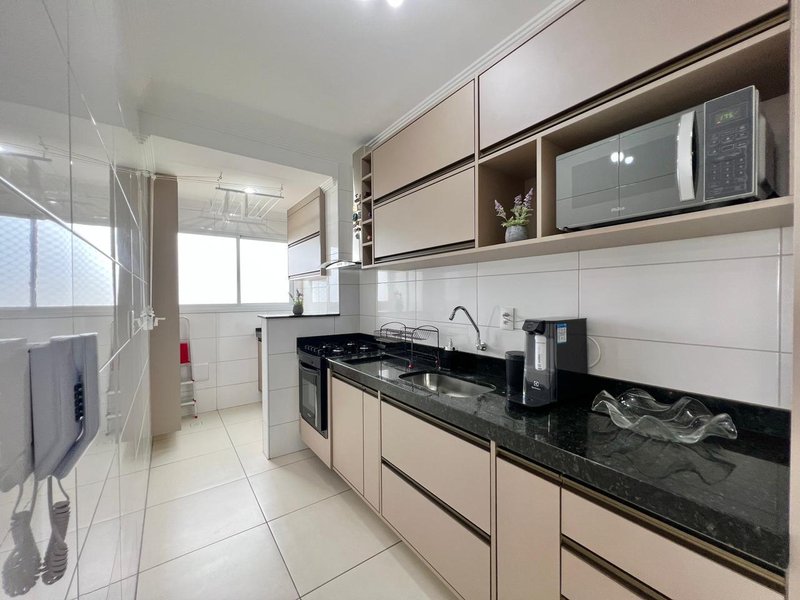 APARTAMENTO À VENDA - MOBILIADO – 60M2 – 2 QUARTOS Rua Meinacos Praia Grande - 