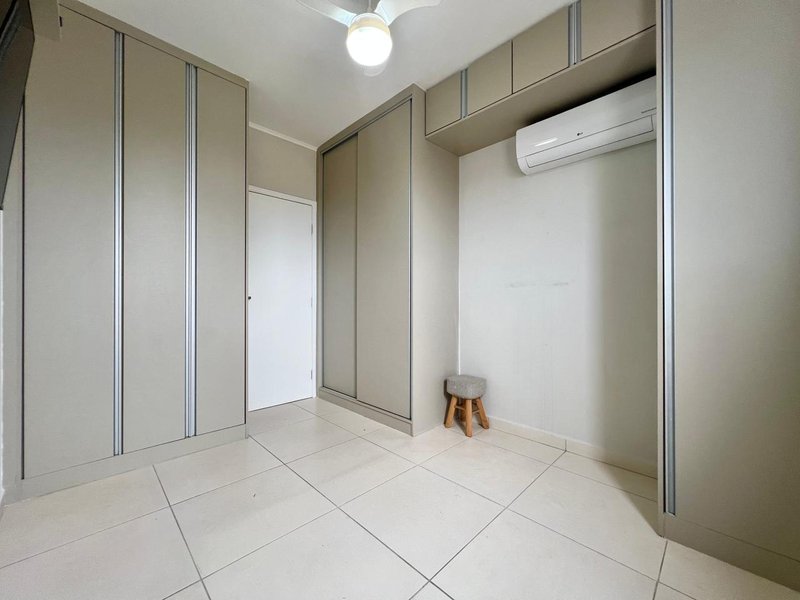 APARTAMENTO À VENDA - MOBILIADO – 60M2 – 2 QUARTOS Rua Meinacos Praia Grande - 