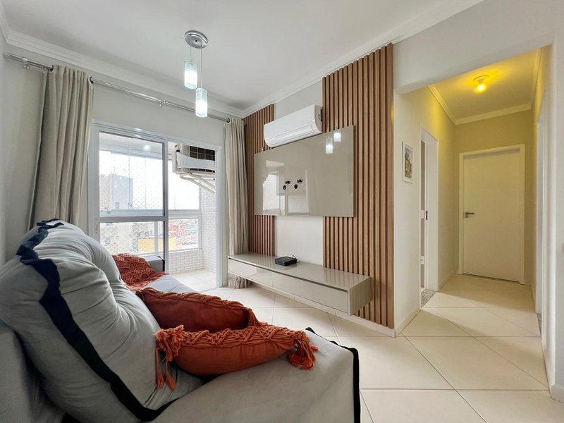 APARTAMENTO À VENDA - MOBILIADO – 60M2 – 2 QUARTOS Rua Meinacos Praia Grande - 