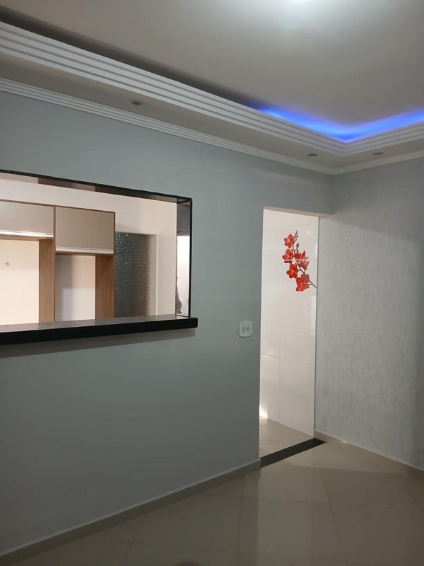 Casa 3 dormit&oacute;rios sendo 1 su&iacute;te + 2 vagas de garagem  Suzano - 