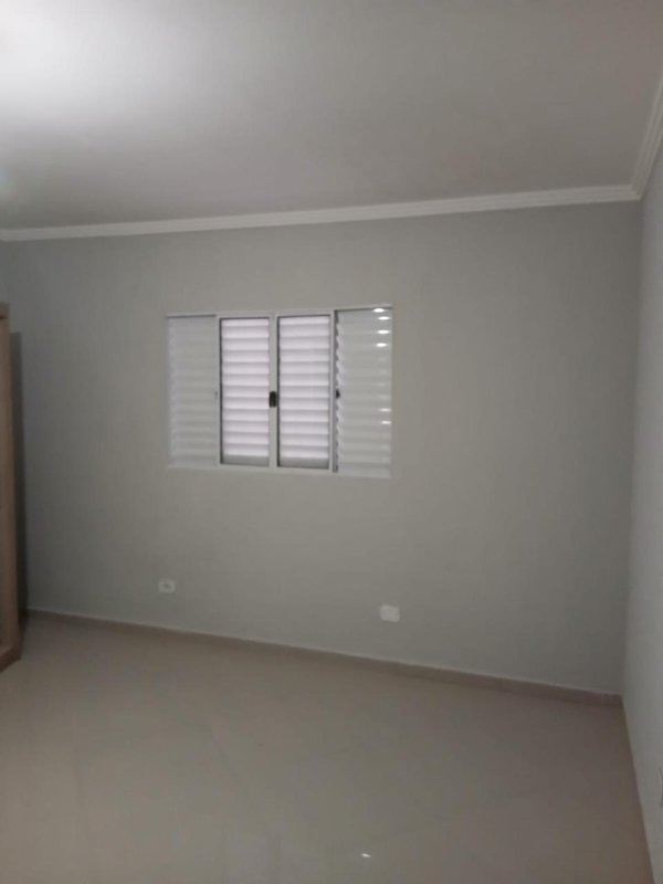 Casa 3 dormit&oacute;rios sendo 1 su&iacute;te + 2 vagas de garagem  Suzano - 