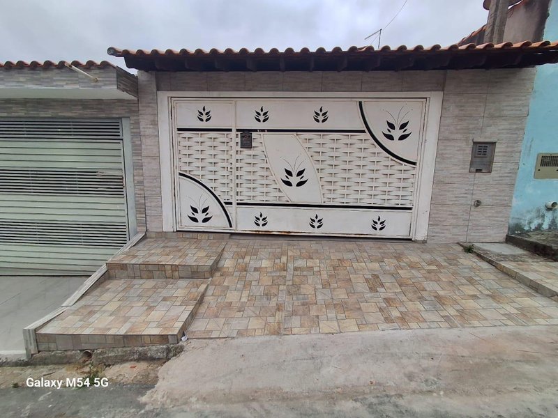 Casa 3 dormit&oacute;rios sendo 1 su&iacute;te + 2 vagas de garagem  Suzano - 