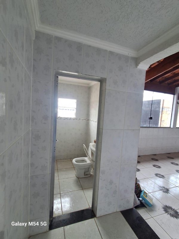 Casa 3 dormit&oacute;rios sendo 1 su&iacute;te + 2 vagas de garagem  Suzano - 