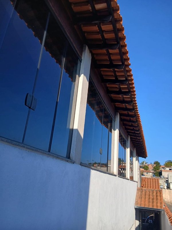 Casa 3 dormit&oacute;rios sendo 1 su&iacute;te + 2 vagas de garagem  Suzano - 