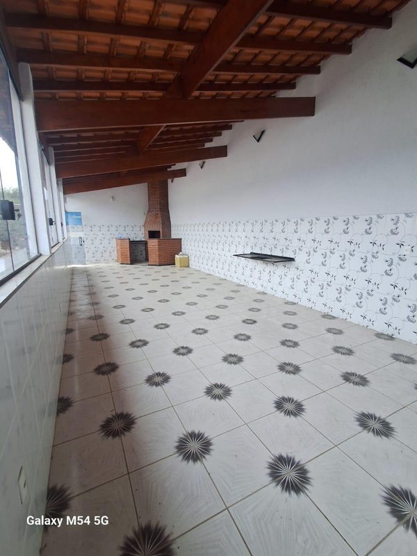 Casa 3 dormit&oacute;rios sendo 1 su&iacute;te + 2 vagas de garagem  Suzano - 