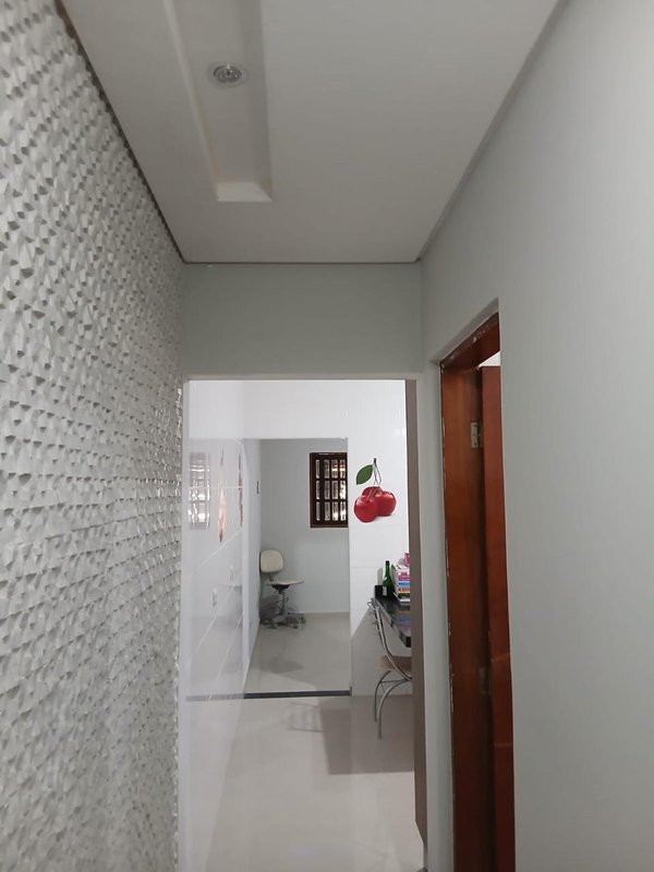 Casa 3 dormit&oacute;rios sendo 1 su&iacute;te + 2 vagas de garagem  Suzano - 