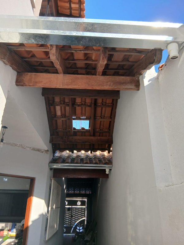 Casa 3 dormit&oacute;rios sendo 1 su&iacute;te + 2 vagas de garagem  Suzano - 