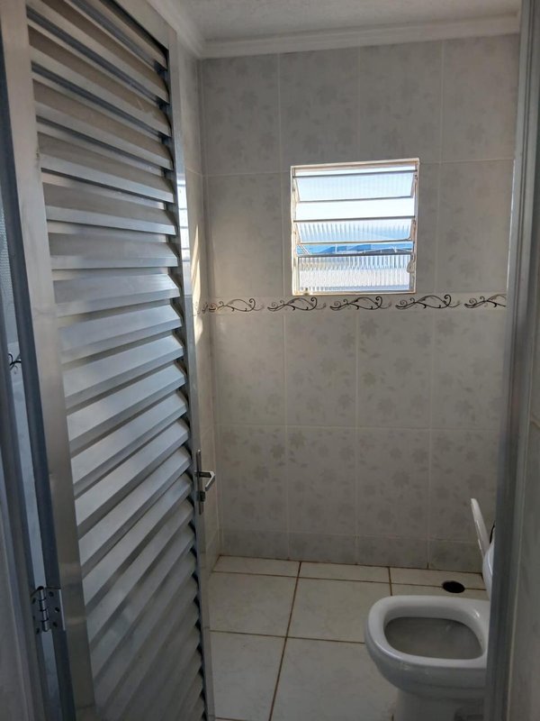 Casa 3 dormit&oacute;rios sendo 1 su&iacute;te + 2 vagas de garagem  Suzano - 