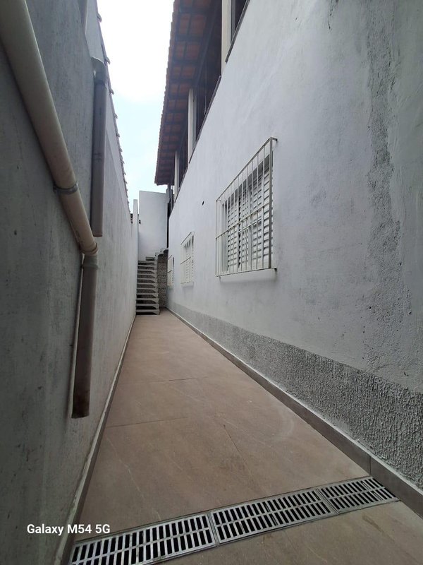 Casa 3 dormit&oacute;rios sendo 1 su&iacute;te + 2 vagas de garagem  Suzano - 