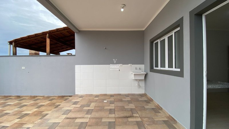 Sobrado 3 dormit&oacute;rios sendo 1 su&iacute;te + 2 vagas de garagem  Itaquaquecetuba - 