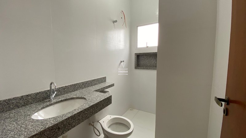 Sobrado 3 dormit&oacute;rios sendo 1 su&iacute;te + 2 vagas de garagem  Itaquaquecetuba - 