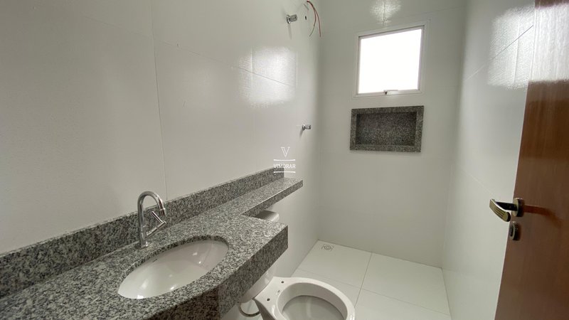 Sobrado 3 dormit&oacute;rios sendo 1 su&iacute;te + 2 vagas de garagem  Itaquaquecetuba - 