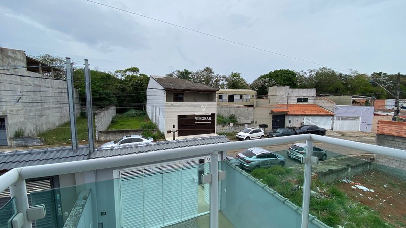 Sobrado 3 dormit&oacute;rios sendo 1 su&iacute;te + 2 vagas de garagem  Itaquaquecetuba - 