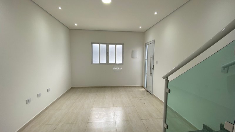 Sobrado 3 dormit&oacute;rios sendo 1 su&iacute;te + 2 vagas de garagem  Itaquaquecetuba - 