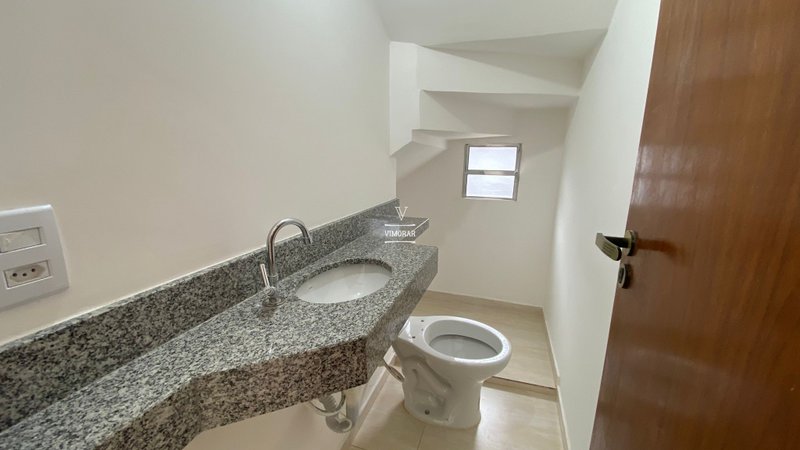 Sobrado 3 dormit&oacute;rios sendo 1 su&iacute;te + 2 vagas de garagem  Itaquaquecetuba - 