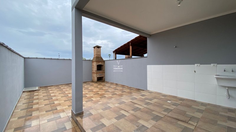 Sobrado 3 dormit&oacute;rios sendo 1 su&iacute;te + 2 vagas de garagem  Itaquaquecetuba - 