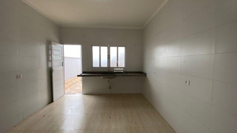 Sobrado 3 dormit&oacute;rios sendo 1 su&iacute;te + 2 vagas de garagem  Itaquaquecetuba - 