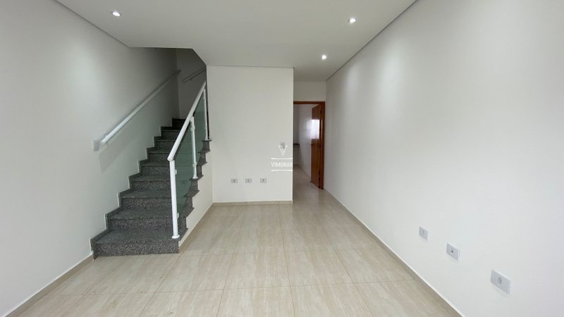 Sobrado 3 dormit&oacute;rios sendo 1 su&iacute;te + 2 vagas de garagem  Itaquaquecetuba - 