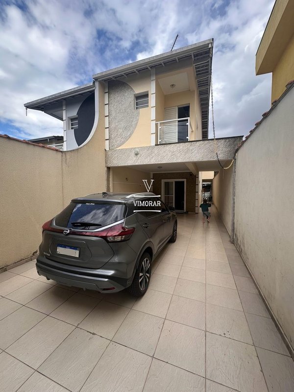 Sobrado 3 dormit&oacute;rios sendo 1 su&iacute;te + 4 vagas de garagem  Guarulhos - 