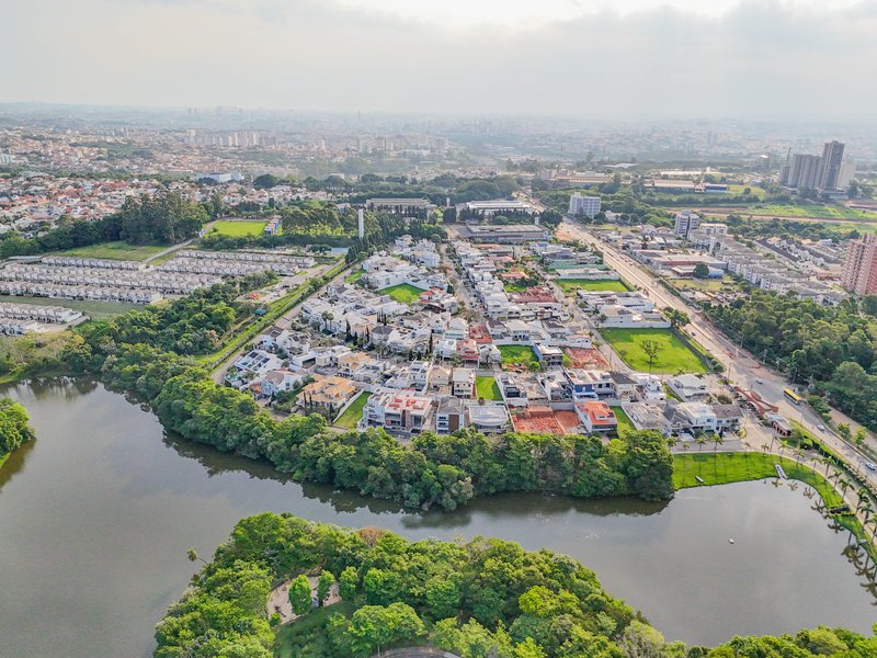 Casa t&eacute;rrea &agrave; venda, 200m - 3 Su&iacute;tes - R$ 1.880.000,00 - Cond Lago da Boa Vista - Sorocaba Avenida Três de Março Sorocaba - 