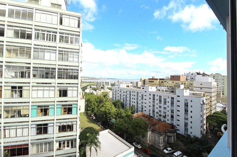 R$ 495.000 - EXCELENTE APARTAMENTO - ANDAR ALTO - 67M2 - 2 DORM - VISTA - 1 VAGA Rua Duque de Caxias Porto Alegre - 