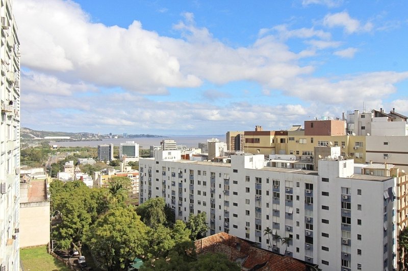 R$ 495.000 - EXCELENTE APARTAMENTO - ANDAR ALTO - 67M2 - 2 DORM - VISTA - 1 VAGA Rua Duque de Caxias Porto Alegre - 