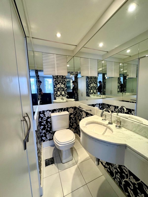 R$ 640.000 - &Oacute;TIMO APARTAMENTO DUPLEX - 63M2 - 1 DORM - SU&Iacute;TE - 2 VAGAS - 2 DEP&Oacute;SITOS Rua Vicente da Fontoura Porto Alegre - 