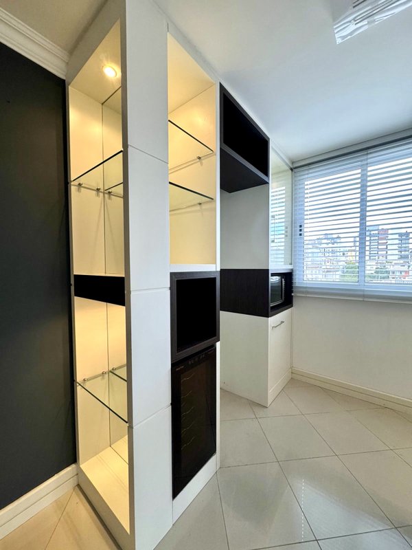 R$ 640.000 - &Oacute;TIMO APARTAMENTO DUPLEX - 63M2 - 1 DORM - SU&Iacute;TE - 2 VAGAS - 2 DEP&Oacute;SITOS Rua Vicente da Fontoura Porto Alegre - 