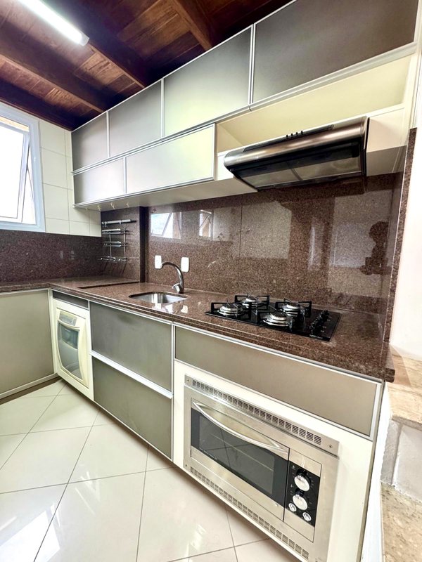R$ 640.000 - &Oacute;TIMO APARTAMENTO DUPLEX - 63M2 - 1 DORM - SU&Iacute;TE - 2 VAGAS - 2 DEP&Oacute;SITOS Rua Vicente da Fontoura Porto Alegre - 