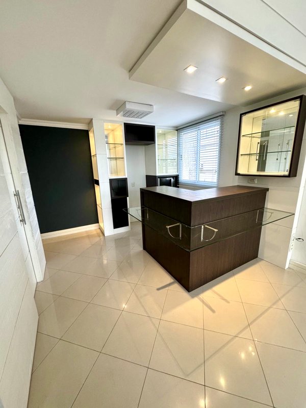 R$ 640.000 - &Oacute;TIMO APARTAMENTO DUPLEX - 63M2 - 1 DORM - SU&Iacute;TE - 2 VAGAS - 2 DEP&Oacute;SITOS Rua Vicente da Fontoura Porto Alegre - 