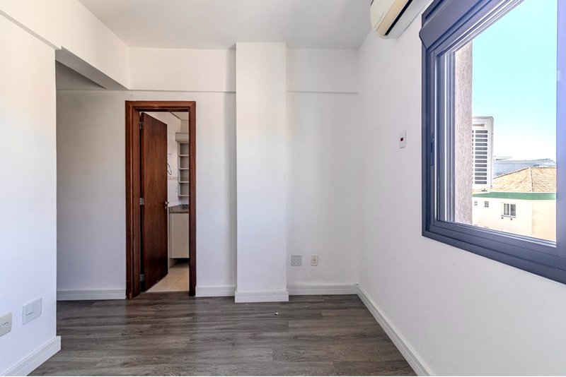 R$ 575.000 - LINDO APARTAMENTO - 82M2 - 3 DORM - SU&Iacute;TE - CHURRASQUEIRA - 1 VAGA Rua Roque Calage Porto Alegre - 