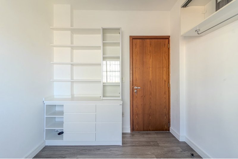 R$ 575.000 - LINDO APARTAMENTO - 82M2 - 3 DORM - SU&Iacute;TE - CHURRASQUEIRA - 1 VAGA Rua Roque Calage Porto Alegre - 