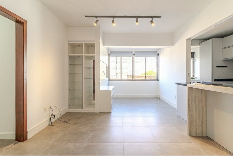 R$ 575.000 - LINDO APARTAMENTO - 82M2 - 3 DORM - SU&Iacute;TE - CHURRASQUEIRA - 1 VAGA Rua Roque Calage Porto Alegre - 