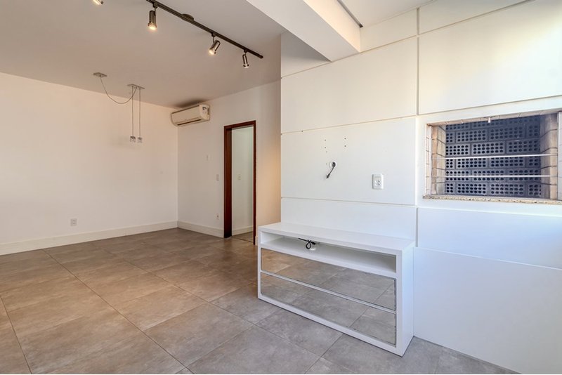 R$ 575.000 - LINDO APARTAMENTO - 82M2 - 3 DORM - SU&Iacute;TE - CHURRASQUEIRA - 1 VAGA Rua Roque Calage Porto Alegre - 