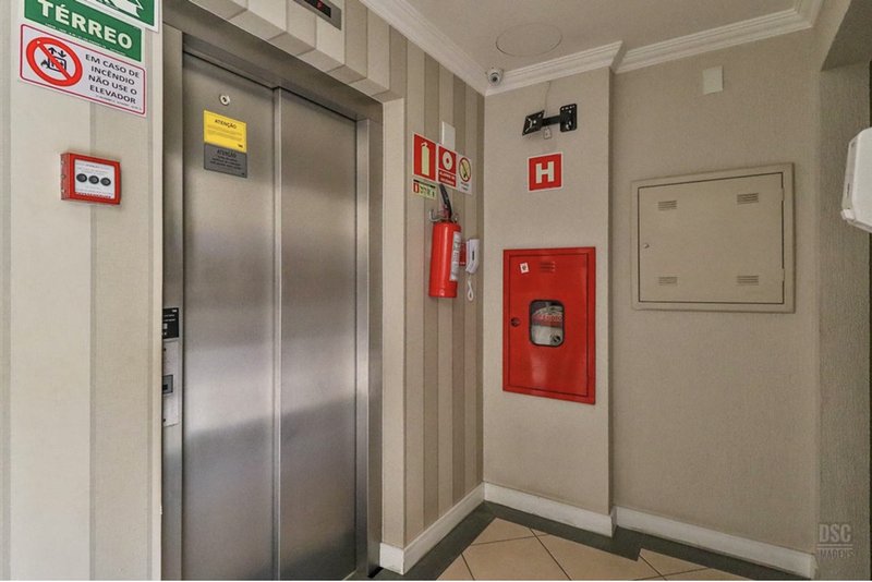 R$ 790.000 - EXCELENTE APARTAMENTO - 75M2 - 2 DORM - SU&Iacute;TE - VISTA - 2 VAGAS Rua Pedro Ivo Porto Alegre - 