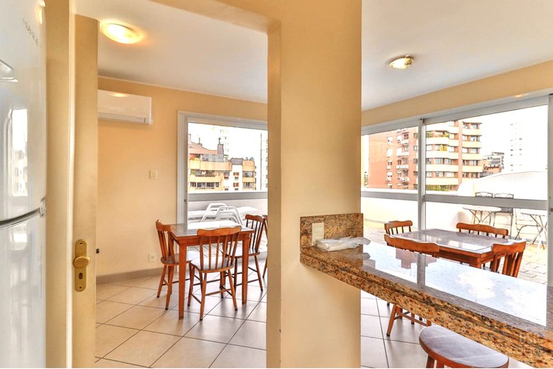 R$ 790.000 - EXCELENTE APARTAMENTO - 75M2 - 2 DORM - SU&Iacute;TE - VISTA - 2 VAGAS Rua Pedro Ivo Porto Alegre - 