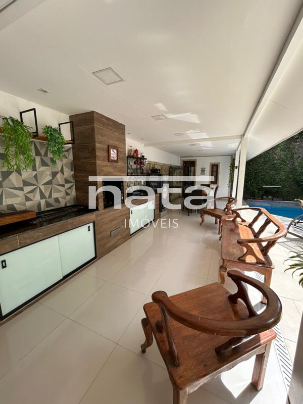 Casa | 459m² | Porteira Fechada | Jardim 25 de Agosto Rua Santa Luzia Duque de Caxias - 