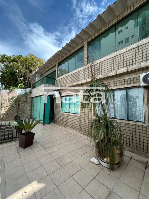 Casa | 459m² | Porteira Fechada | Jardim 25 de Agosto Rua Santa Luzia Duque de Caxias - 